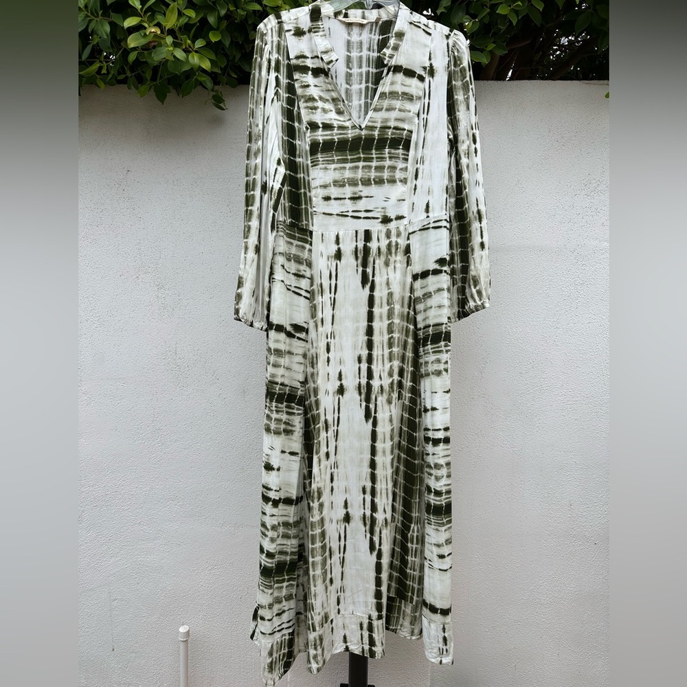 Soft Surroundings Olive and White V-Neck Tie-Dye Maxi Dress